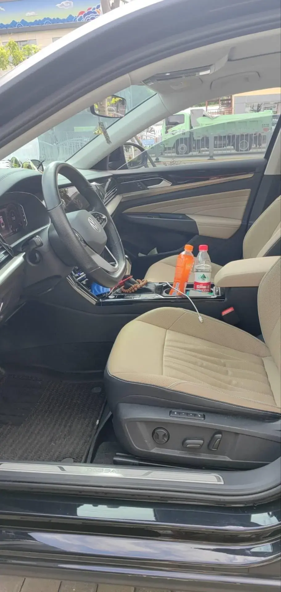 2023 VOLKSWAGEN PASSAT thumbnail 3