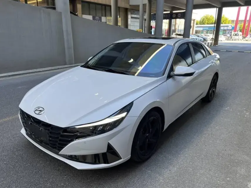 2022 HYUNDAI ELANTRA view 1