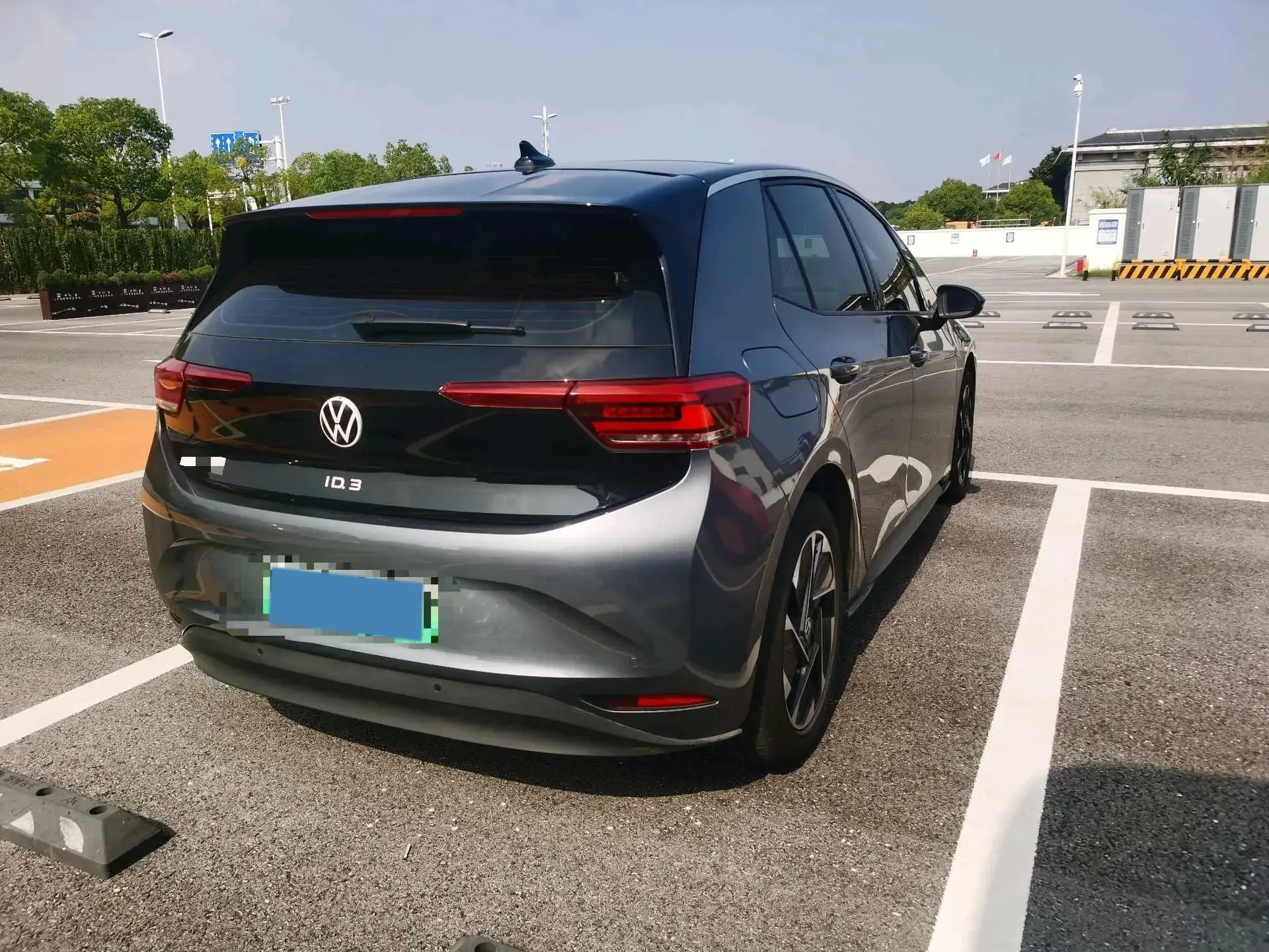 2025 VOLKSWAGEN ID.3 thumbnail 3