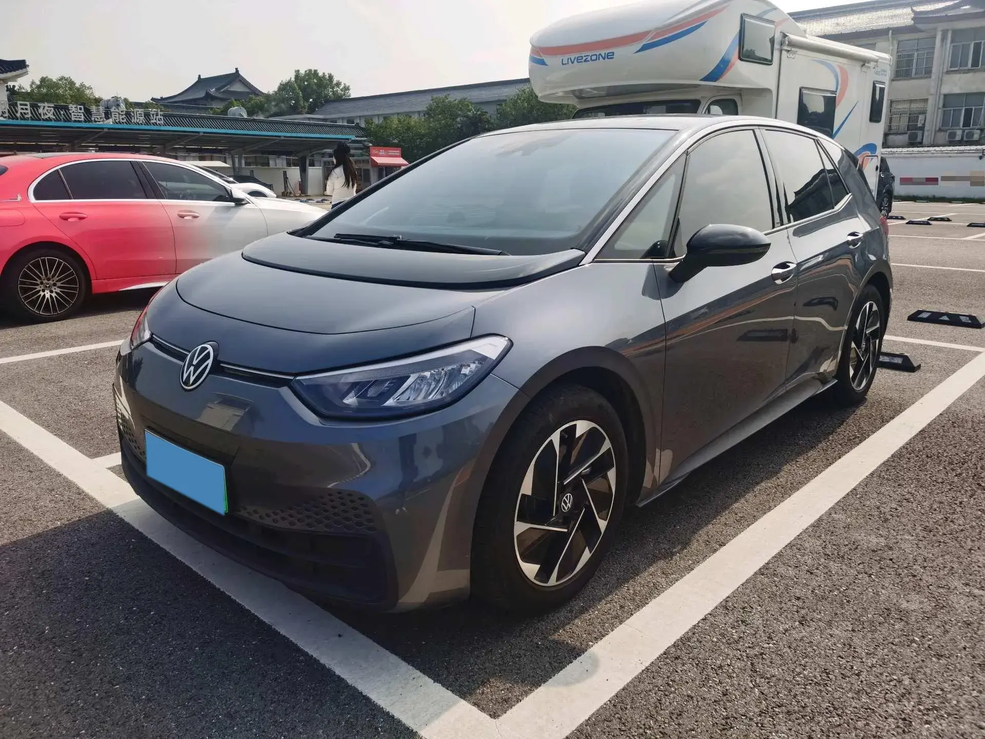 2025 VOLKSWAGEN ID.3 view 1