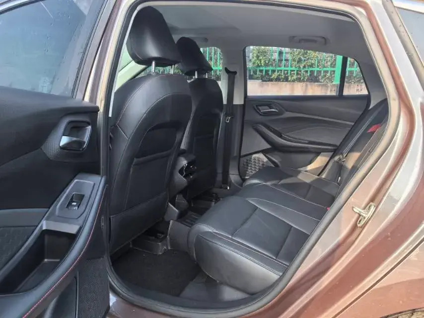 2021 MG 5 thumbnail 3