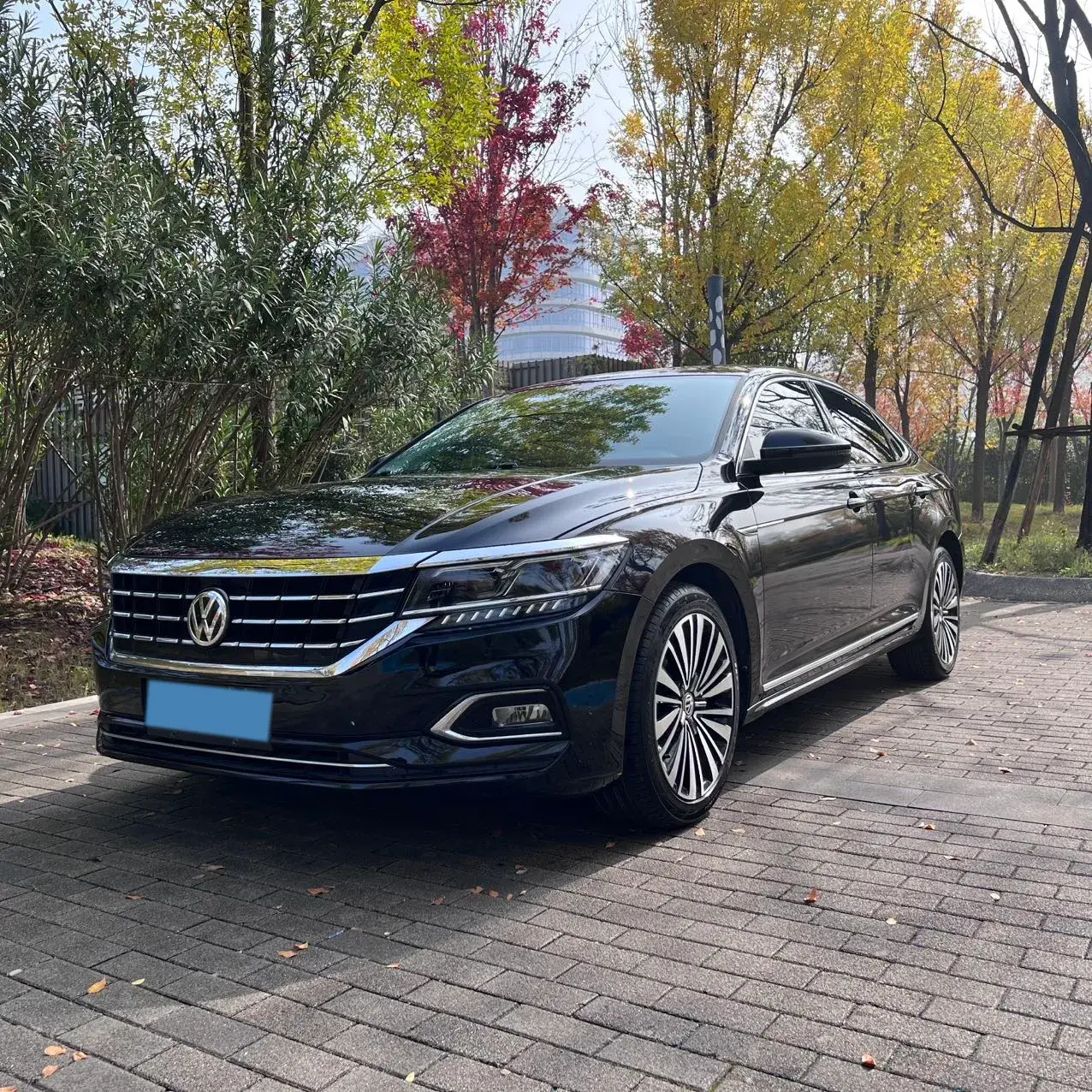 2019 VOLKSWAGEN PASSAT view 1