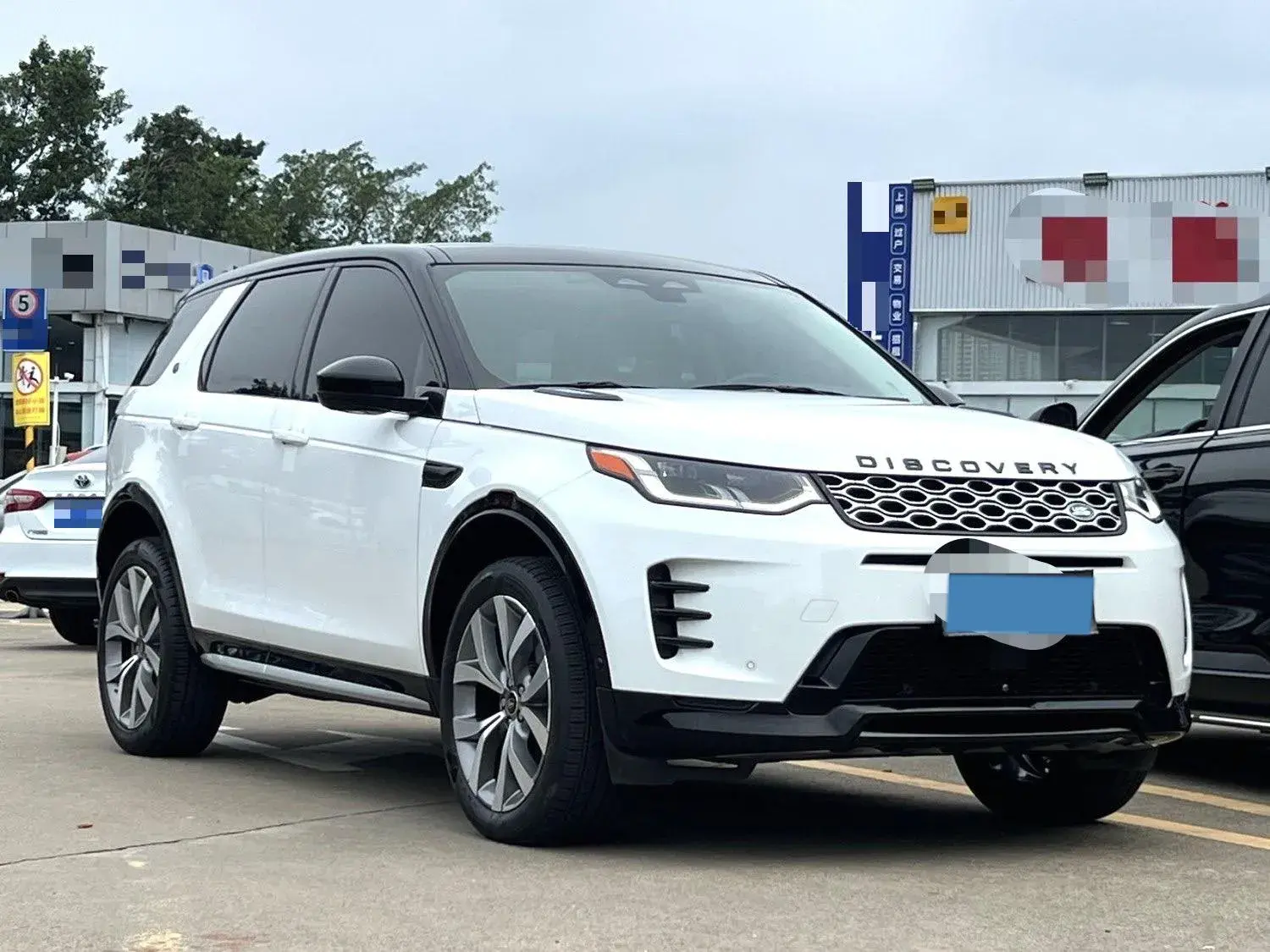2024 LAND ROVER thumbnail 3