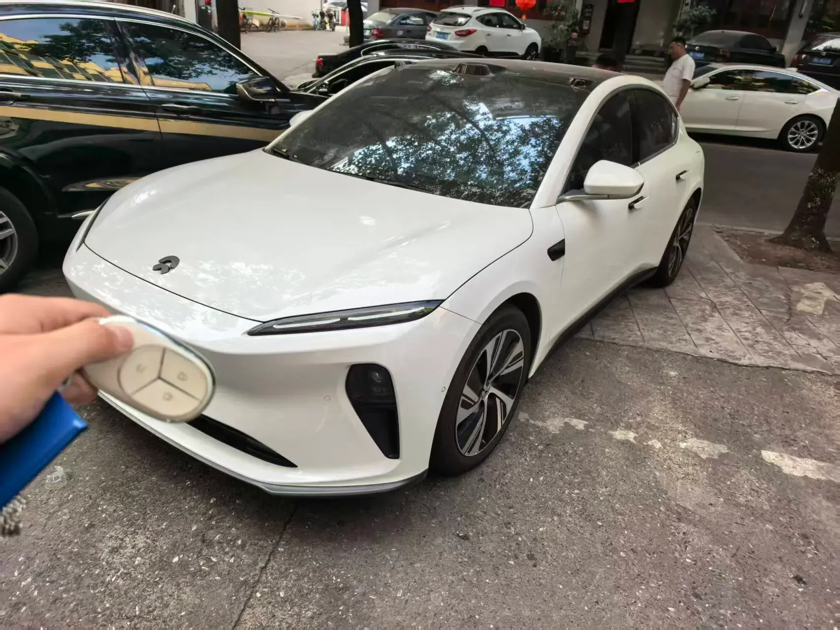 2022 NIO ET5 view 1