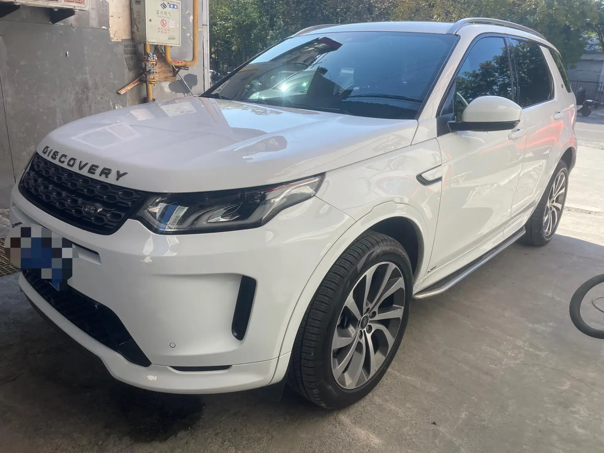2022 LAND ROVER view 1