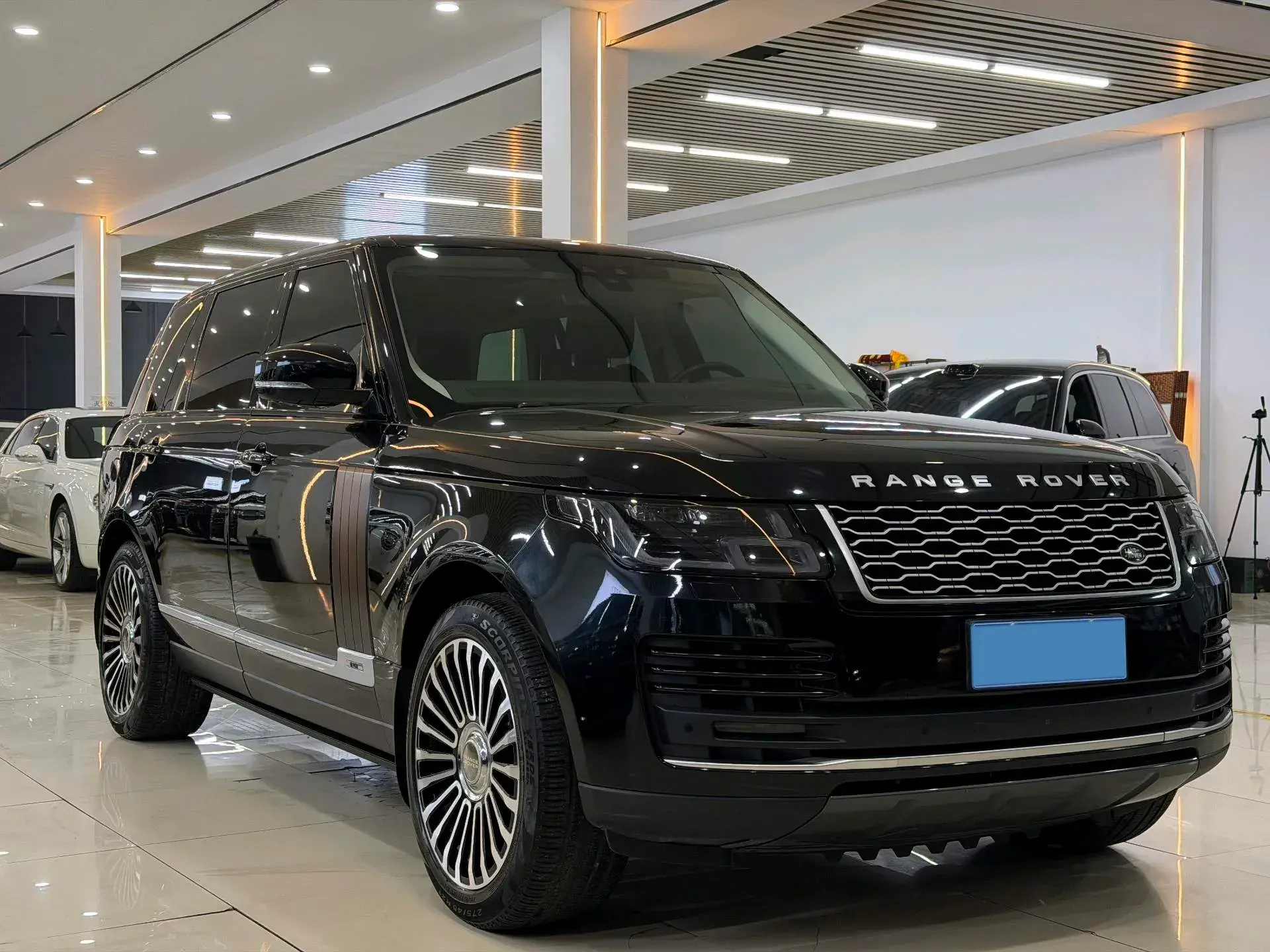 2019 LAND ROVER thumbnail 3