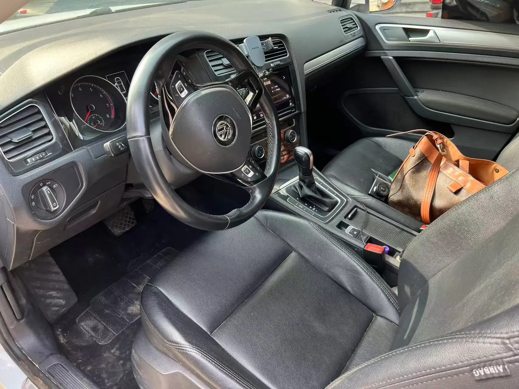 2019 VOLKSWAGEN GOLF thumbnail 4