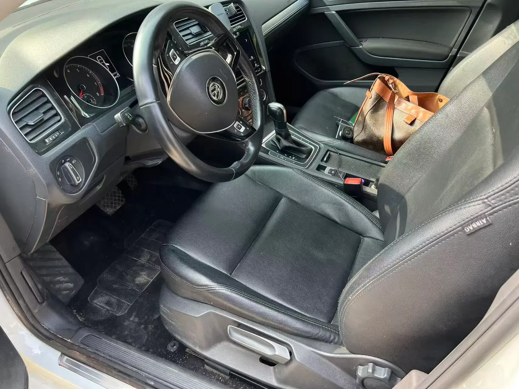 2019 VOLKSWAGEN GOLF thumbnail 3