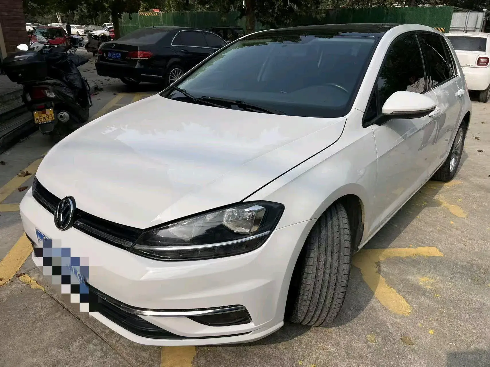 2019 VOLKSWAGEN GOLF view 1
