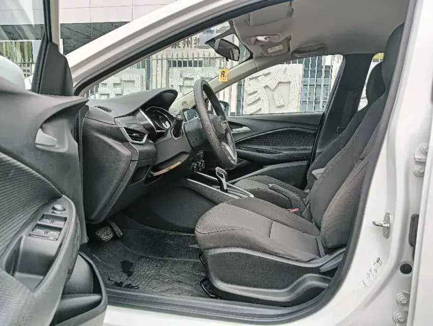 2020 CHEVROLET CAVALIER thumbnail 3