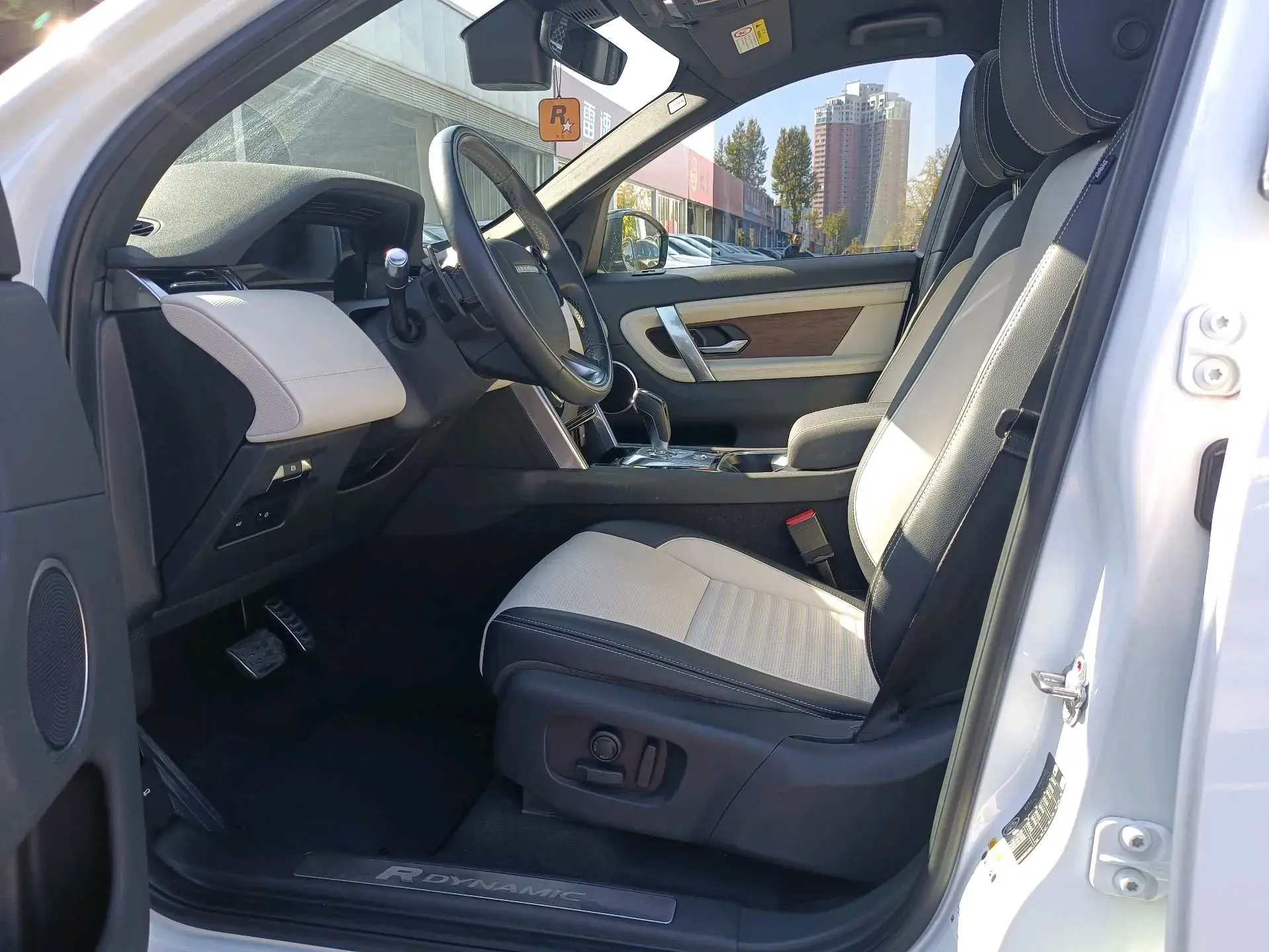 2020 LAND ROVER thumbnail 4