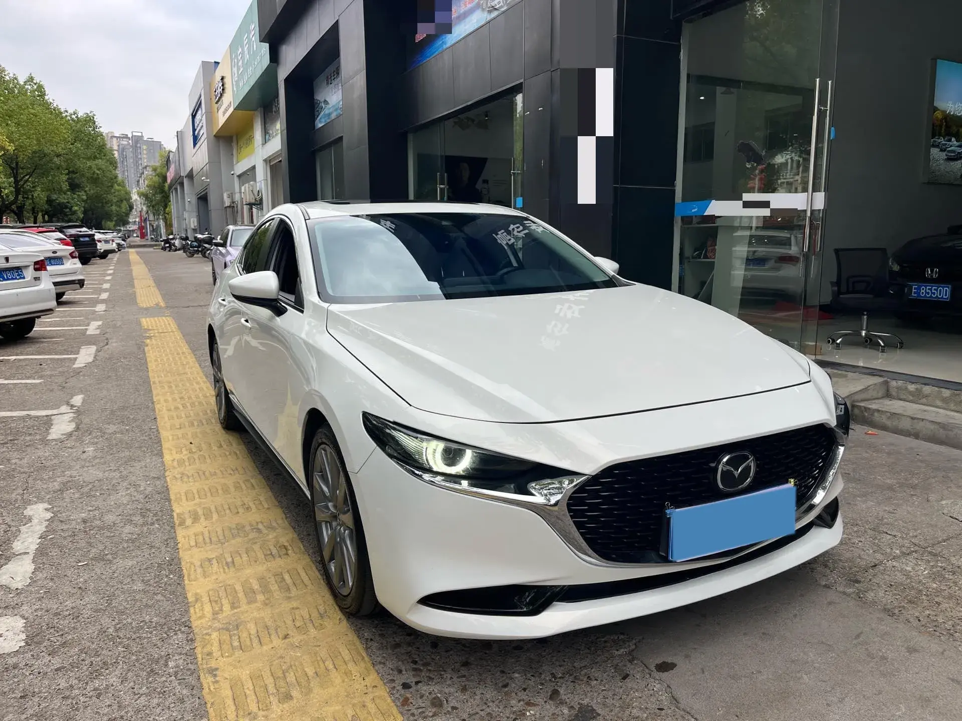 2023 MAZDA 3 thumbnail 2