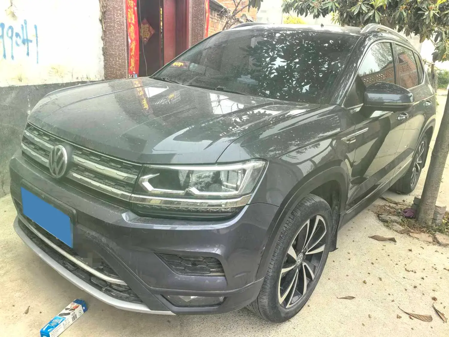 2019 VOLKSWAGEN THARU view 1