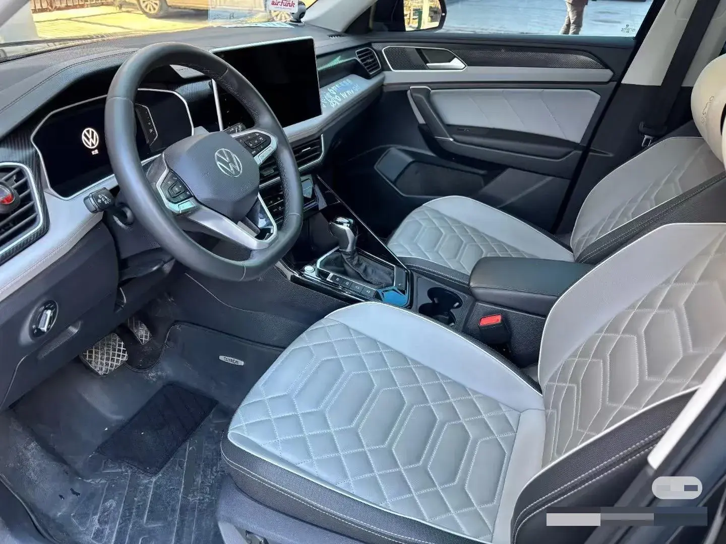 2023 VOLKSWAGEN TAYRON thumbnail 3