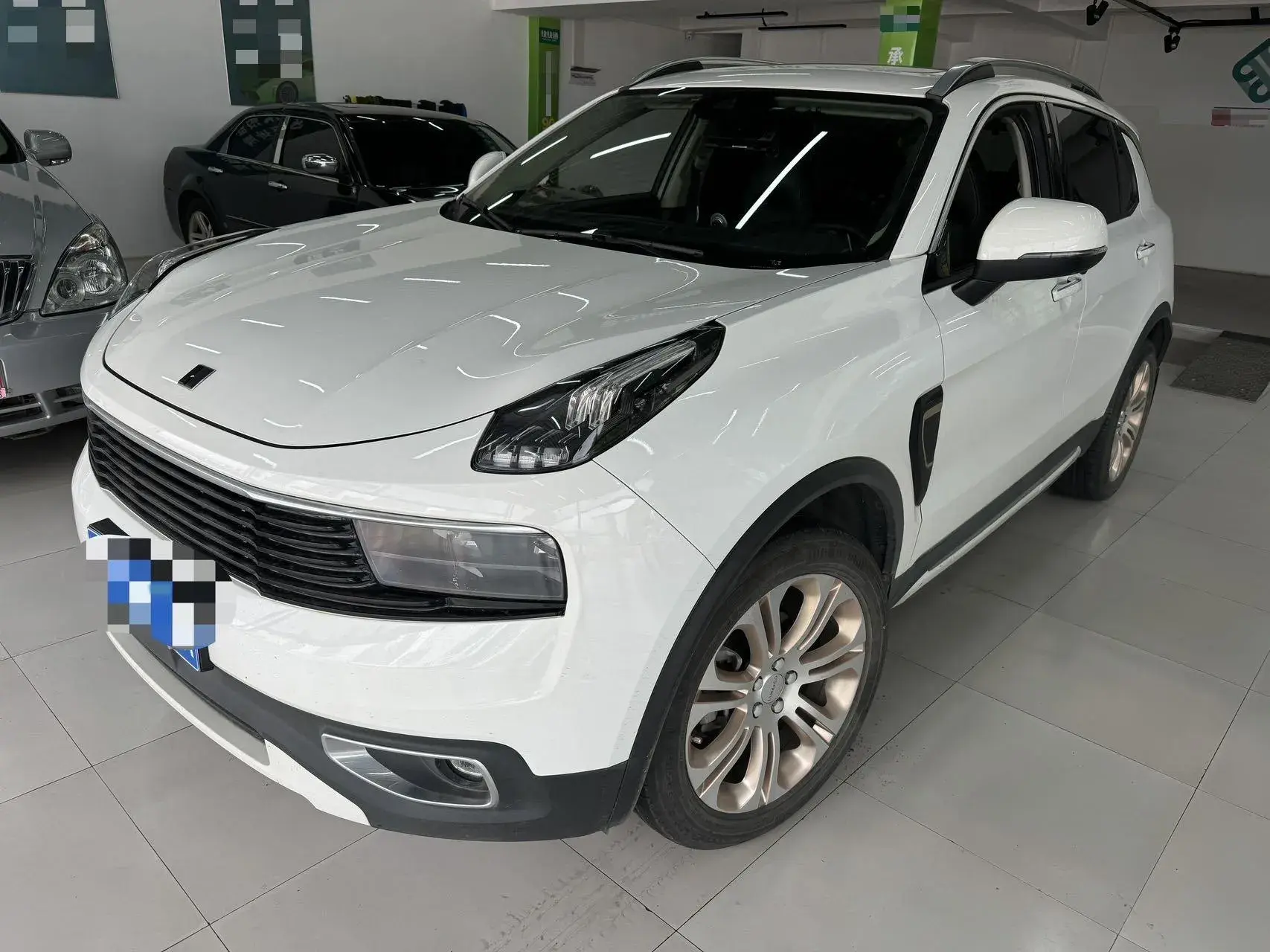 2019 LYNK&CO 01 view 1