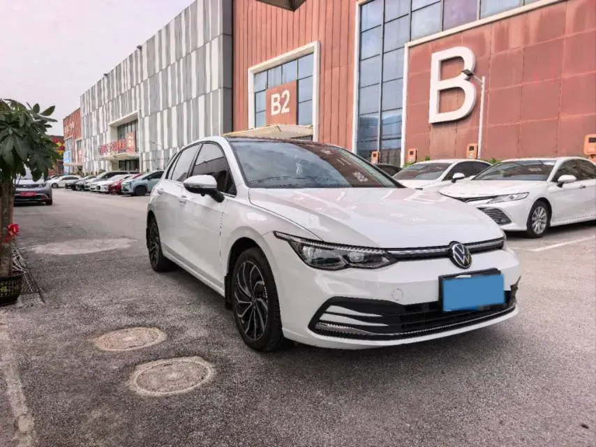 2023 VOLKSWAGEN GOLF thumbnail 2