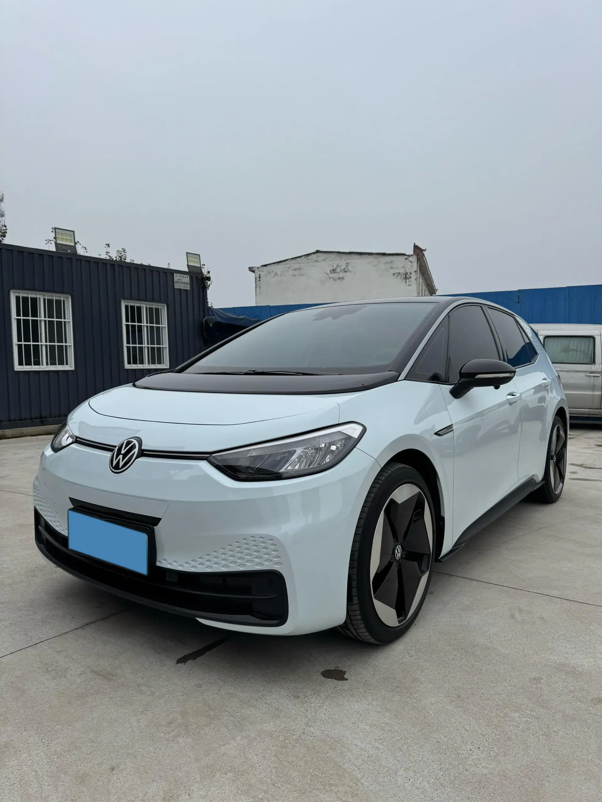 2023 VOLKSWAGEN ID.3 view 1