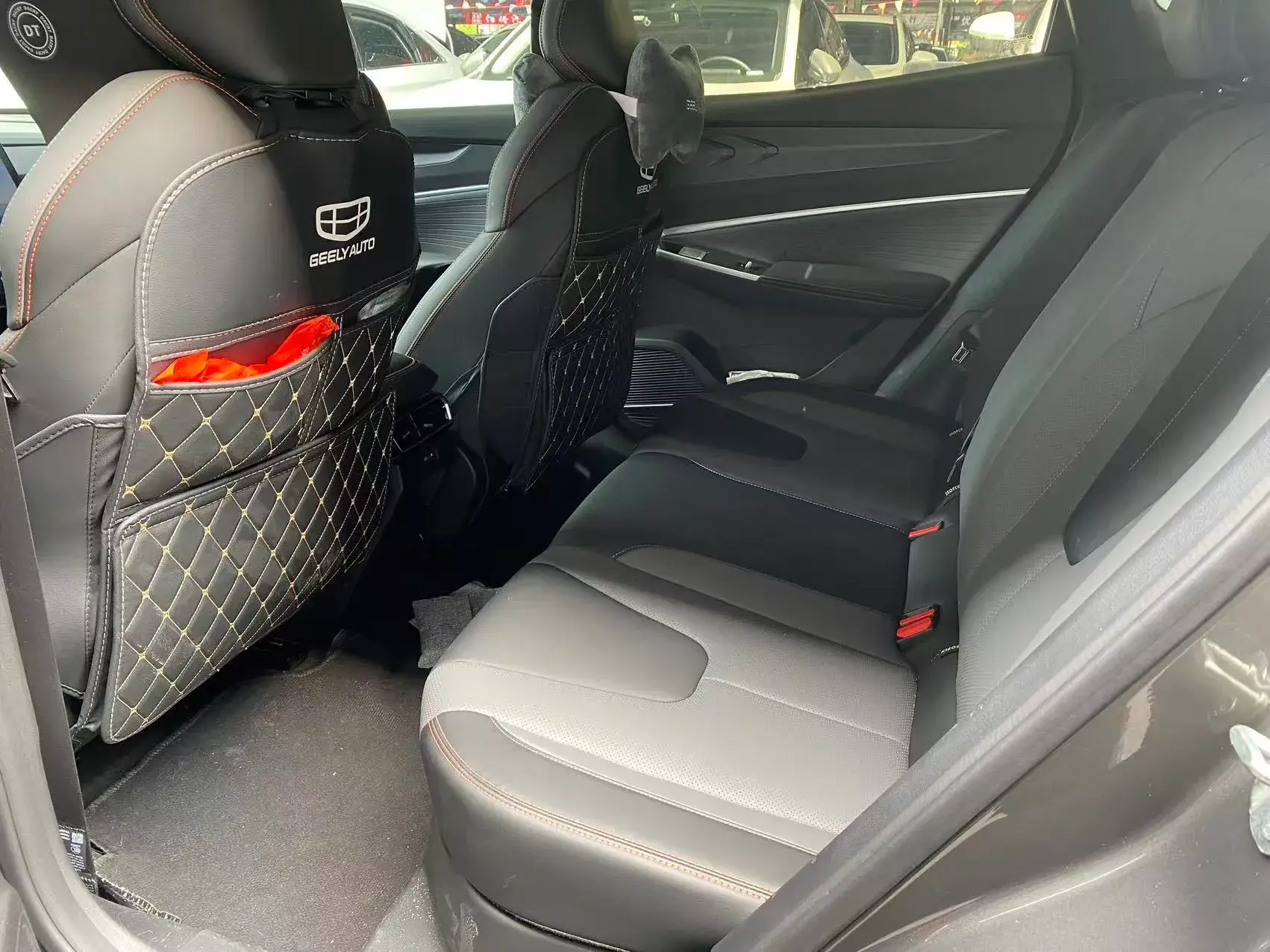 2024 GEELY AZKARRA thumbnail 3