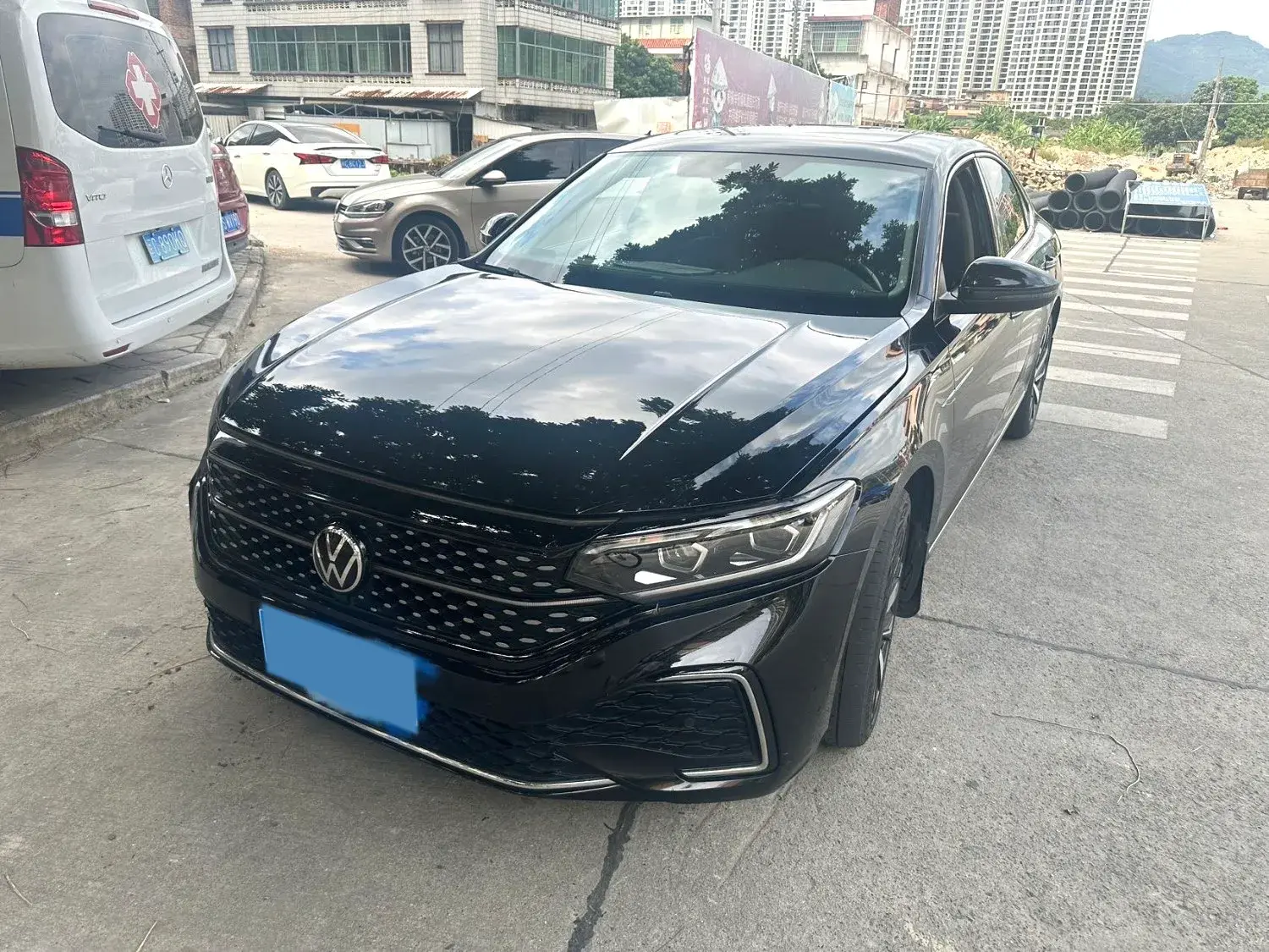 2022 VOLKSWAGEN PASSAT view 1