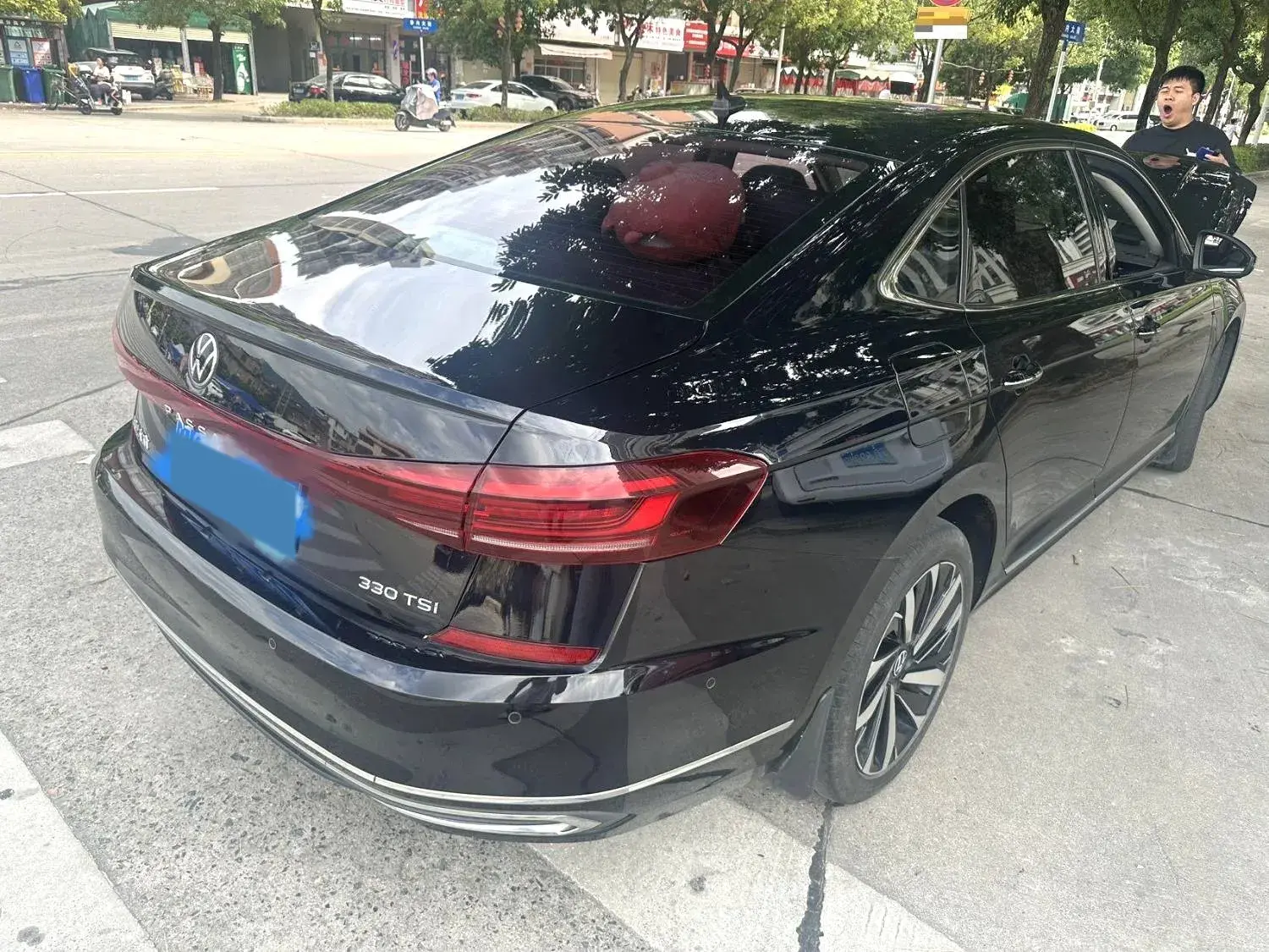 2022 VOLKSWAGEN PASSAT thumbnail 2