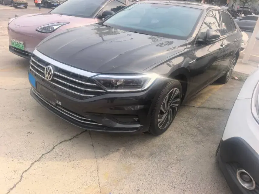 2021 VOLKSWAGEN SAGITAR view 1