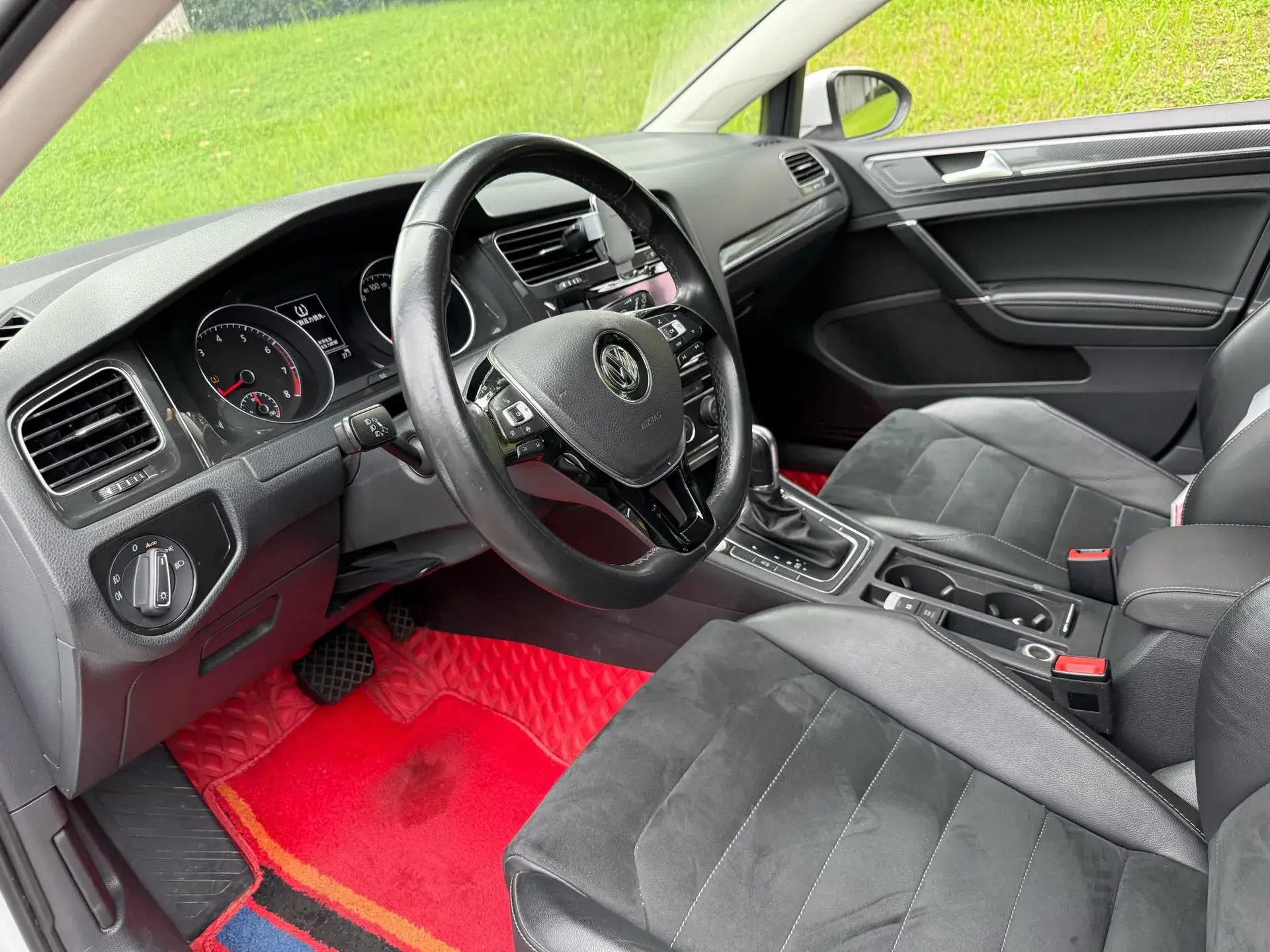 2019 VOLKSWAGEN GOLF thumbnail 3