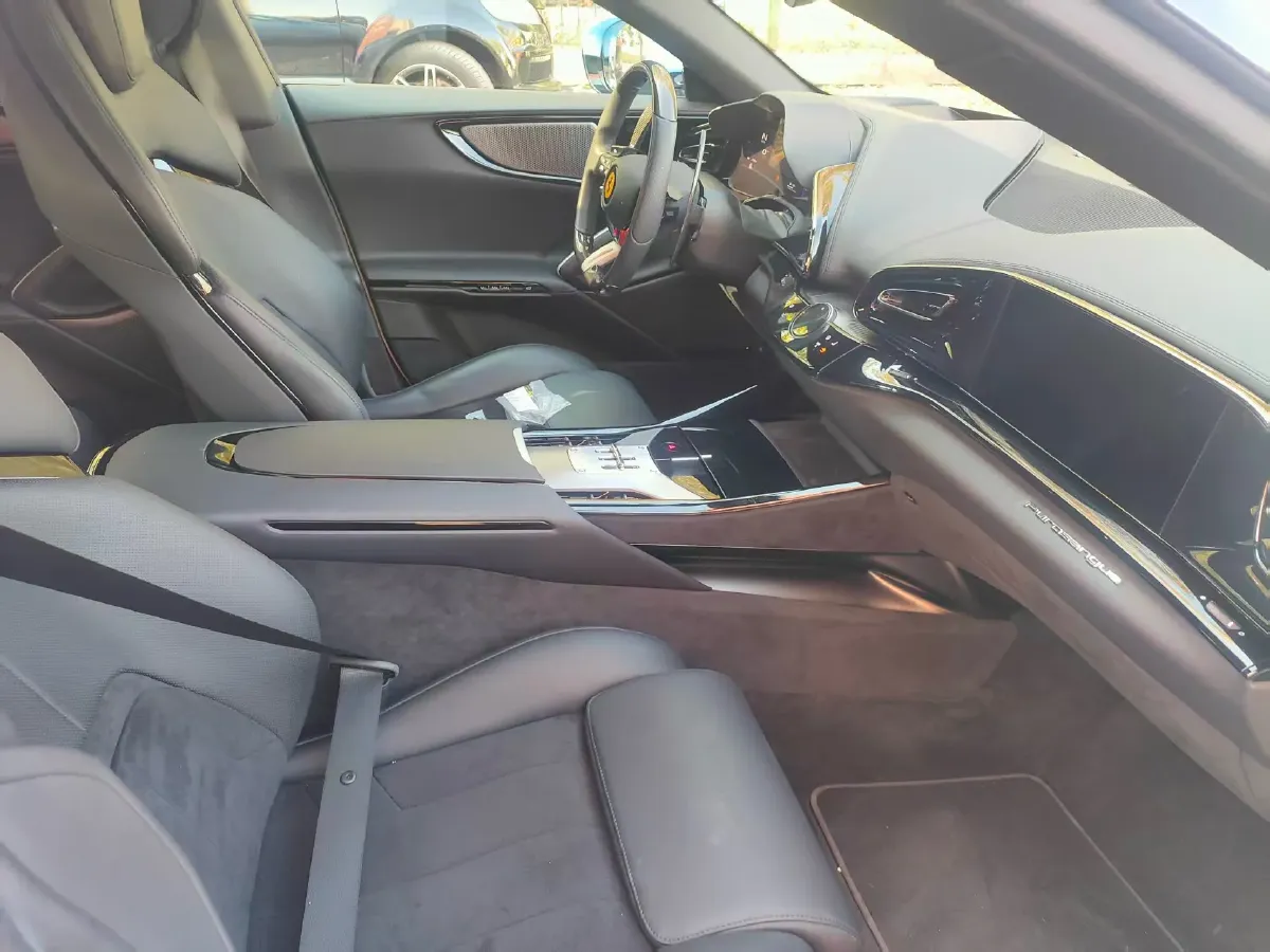 2023 Ferrari Purosangue 6.5L 725HP V12 8DCT,autocango,china used car exporter,china ev exporter,chinese used car exporter,chinese used ev exporter