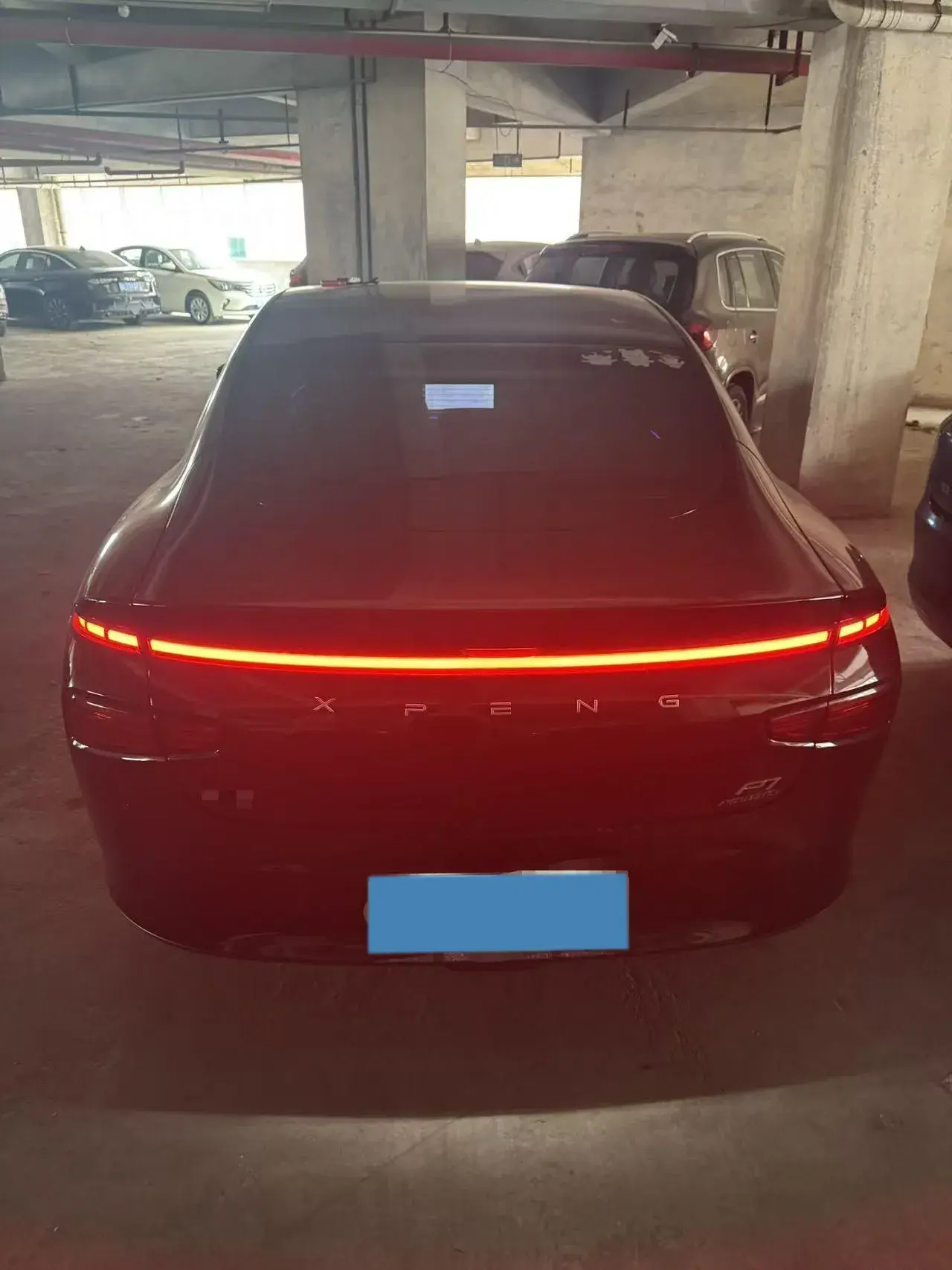 2023 XPENG P7 thumbnail 2