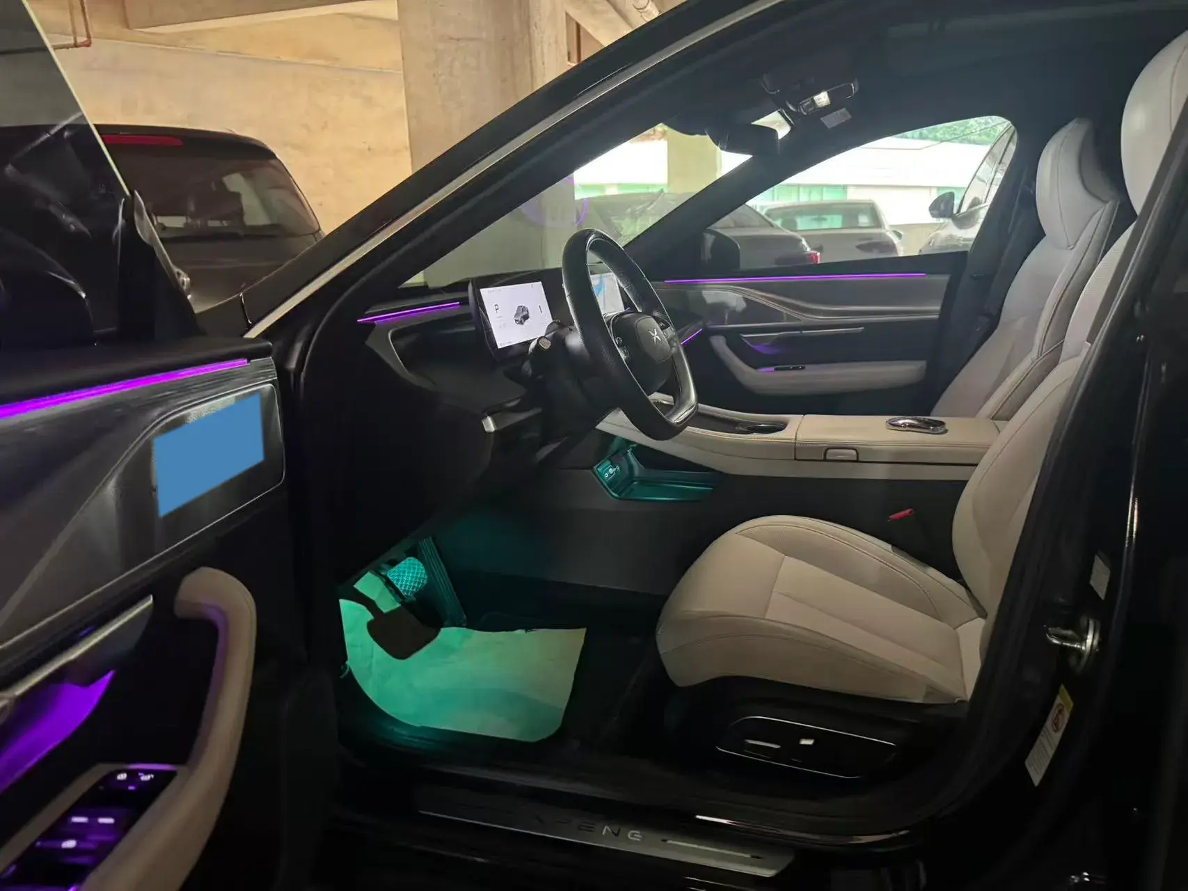 2023 XPENG P7 thumbnail 3