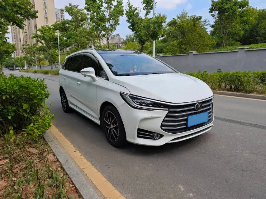 2017 BYD SONG thumbnail 3