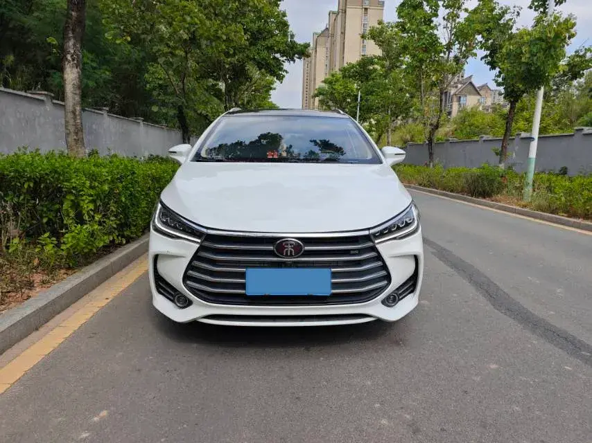 2017 BYD SONG thumbnail 2