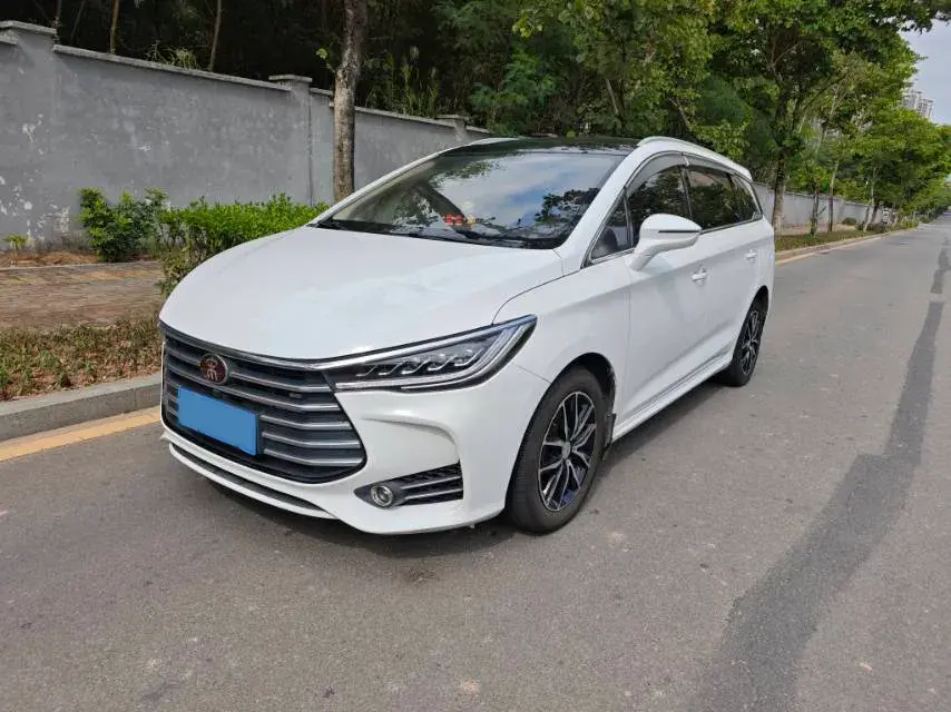 2017 BYD SONG view 1