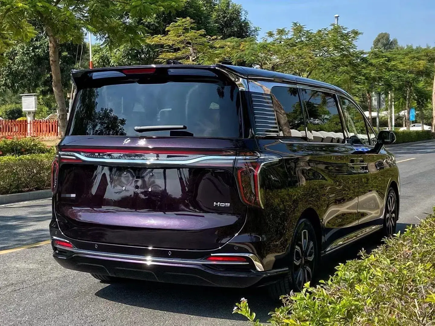2023 HONGQI HQ9 thumbnail 3