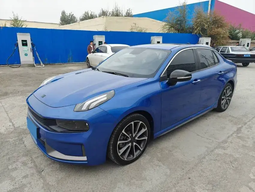 2019 LYNK&CO 03 view 1