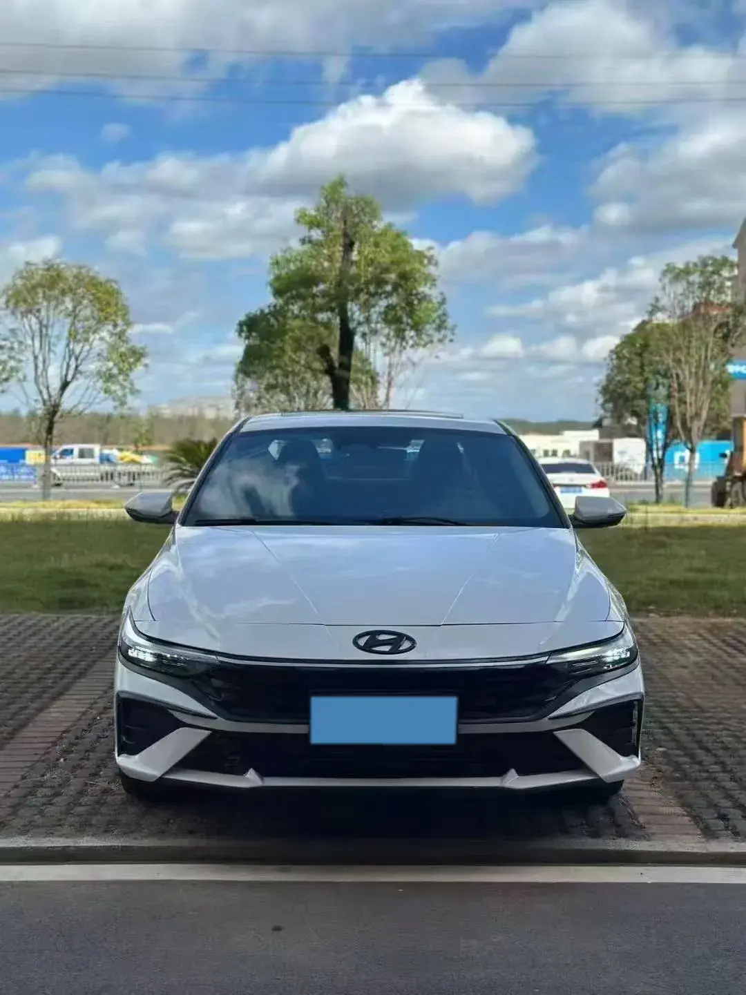 2022 HYUNDAI ELANTRA thumbnail 2