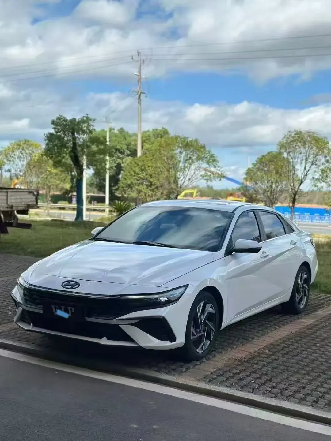 2022 HYUNDAI ELANTRA view 1