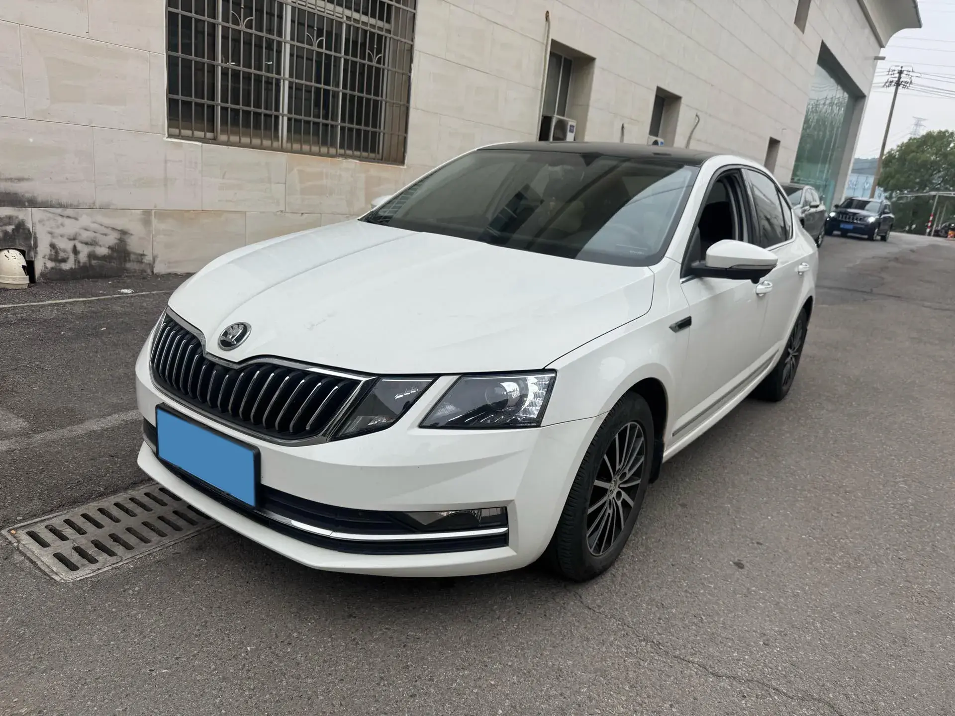 2019 SKODA OCTAVIA view 1