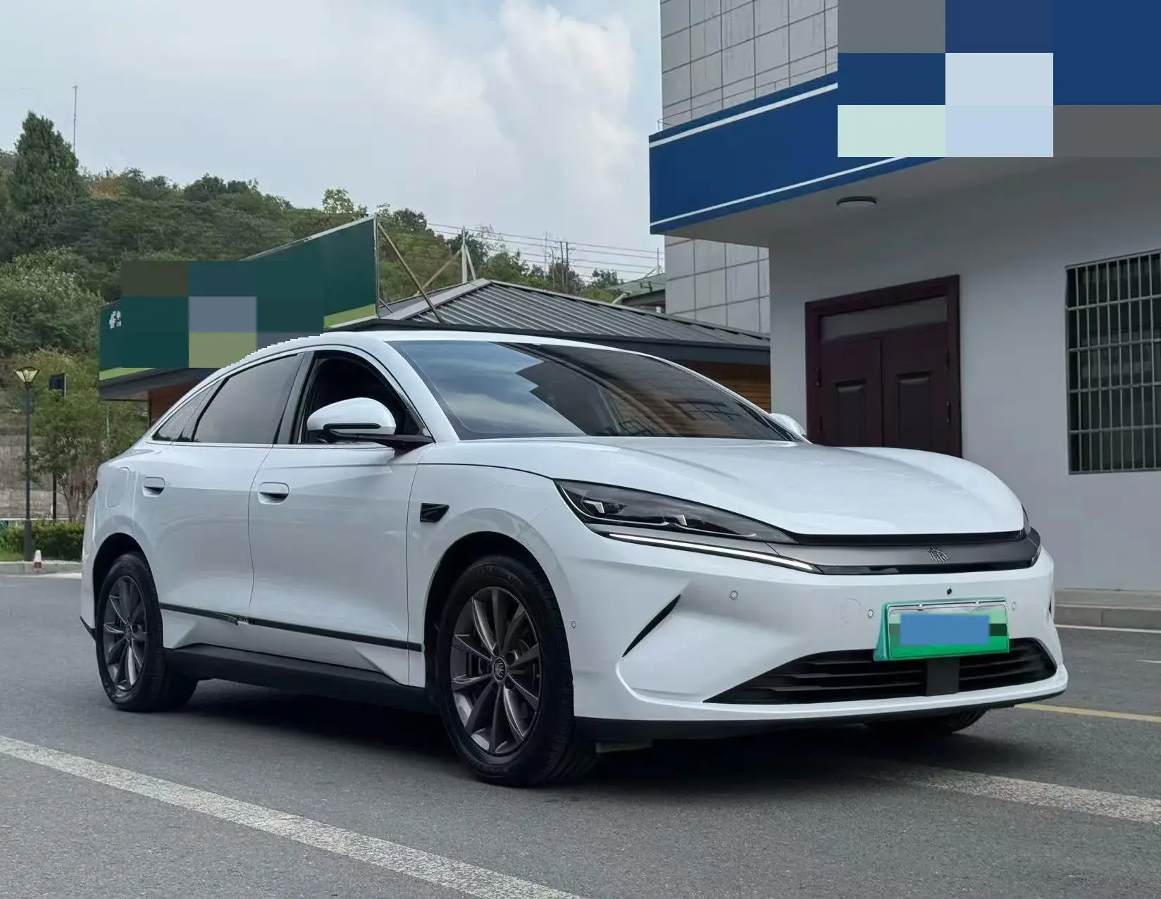 2025 BYD QINL thumbnail 3