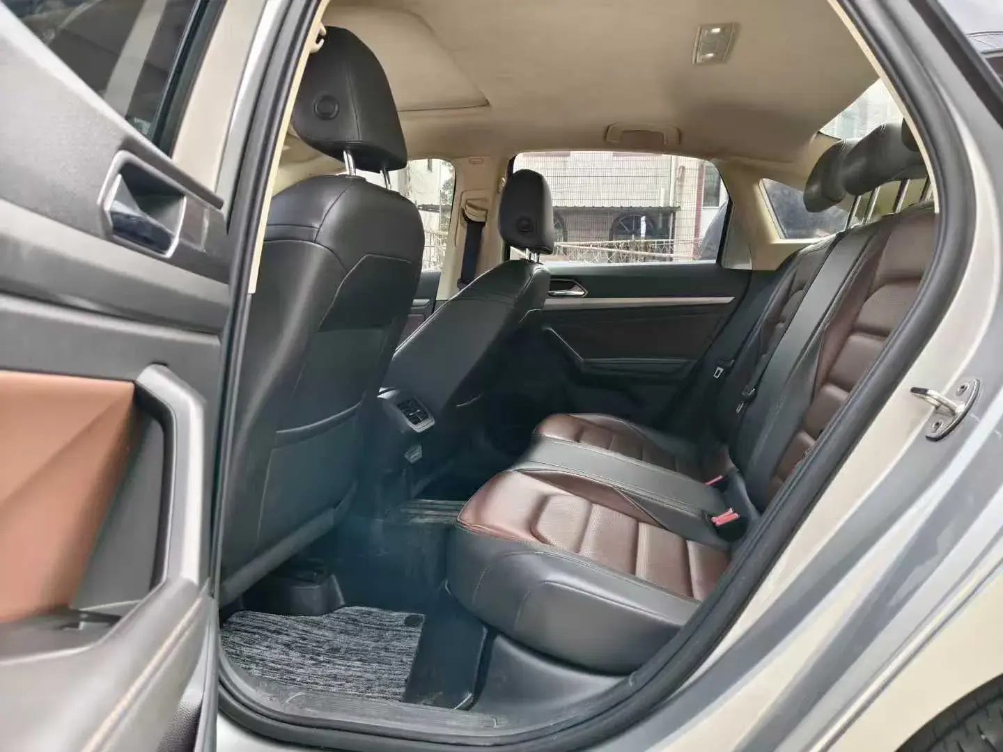 2018 VOLKSWAGEN LAVIDA thumbnail 3