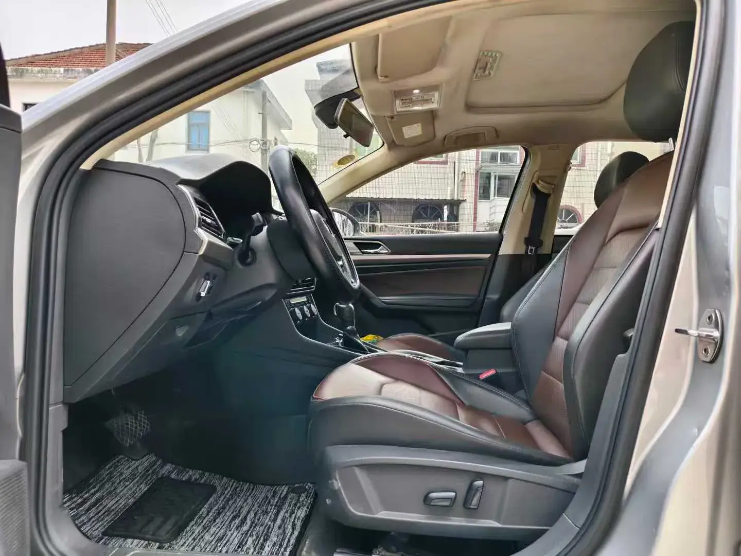 2018 VOLKSWAGEN LAVIDA thumbnail 4