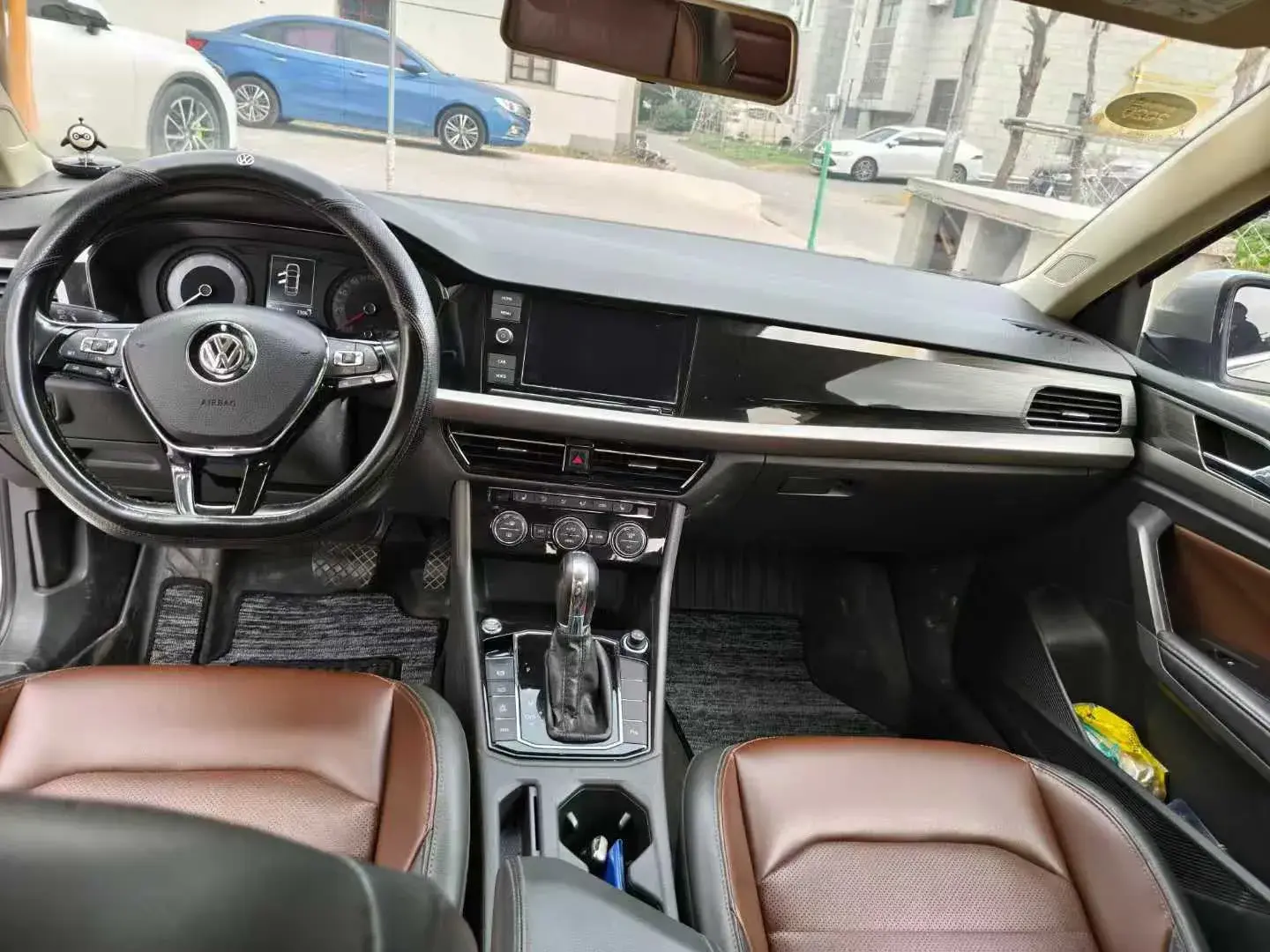 2018 VOLKSWAGEN LAVIDA thumbnail 2