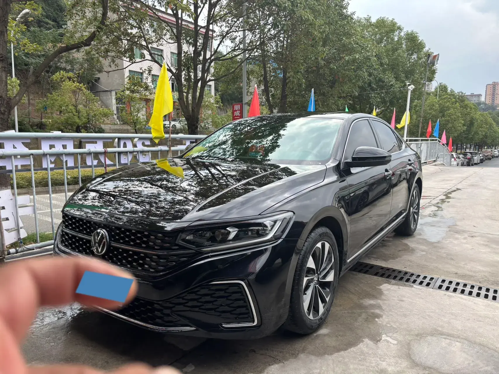 2022 VOLKSWAGEN PASSAT view 1