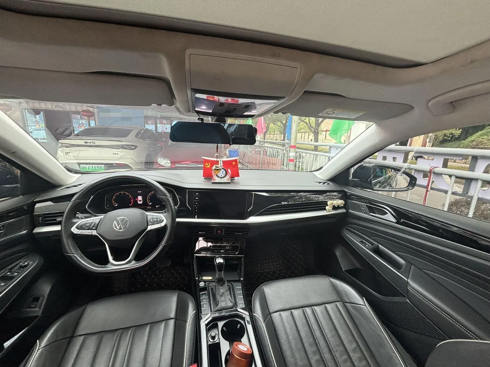 2022 VOLKSWAGEN PASSAT thumbnail 4