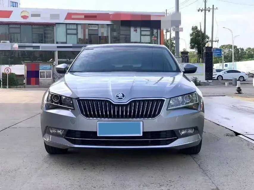 2016 SKODA SUPERB thumbnail 2