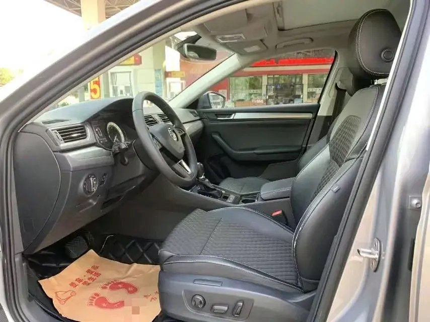 2016 SKODA SUPERB thumbnail 4