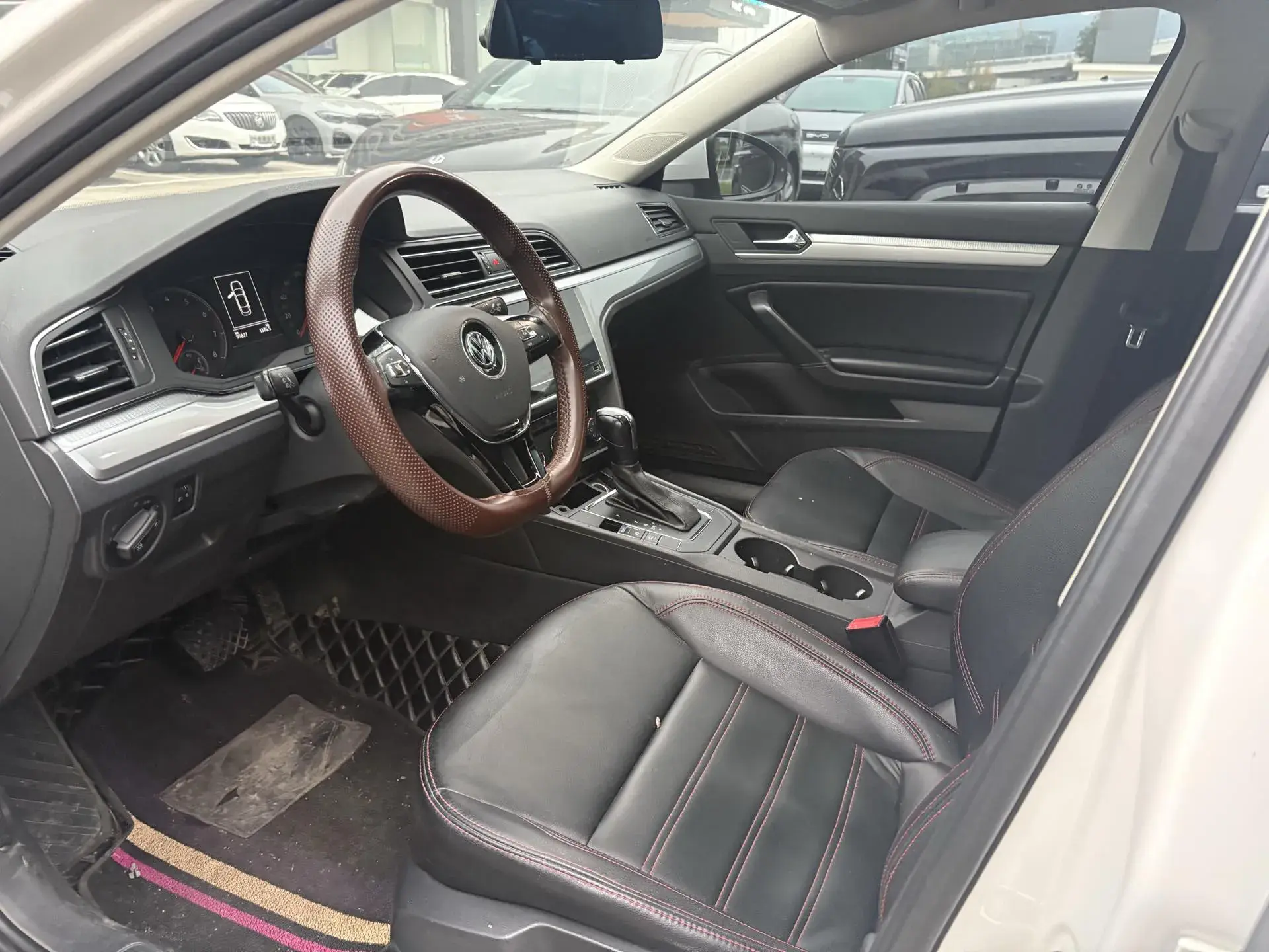 2021 VOLKSWAGEN LAMANDO thumbnail 3