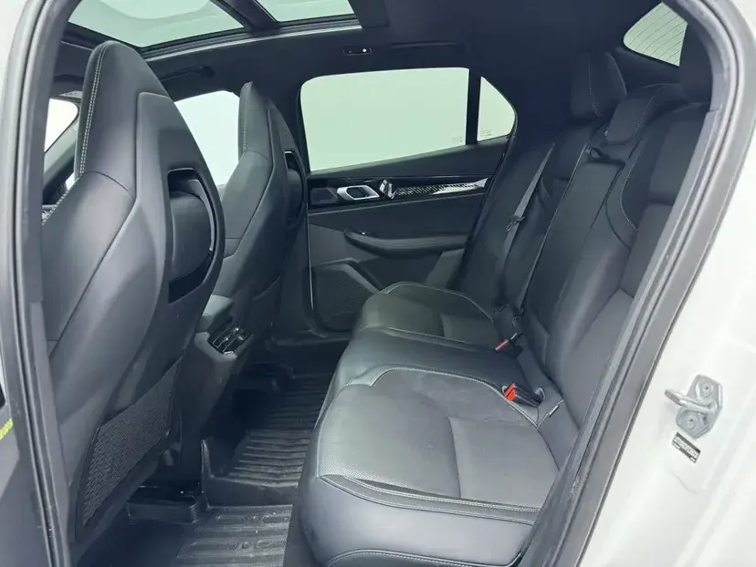 2023 LYNK&CO 03 thumbnail 3