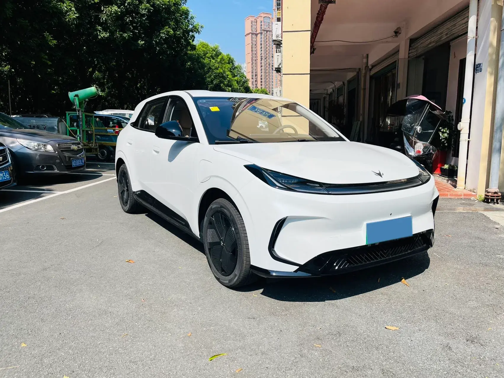 2025 ARCFOX T1 thumbnail 3