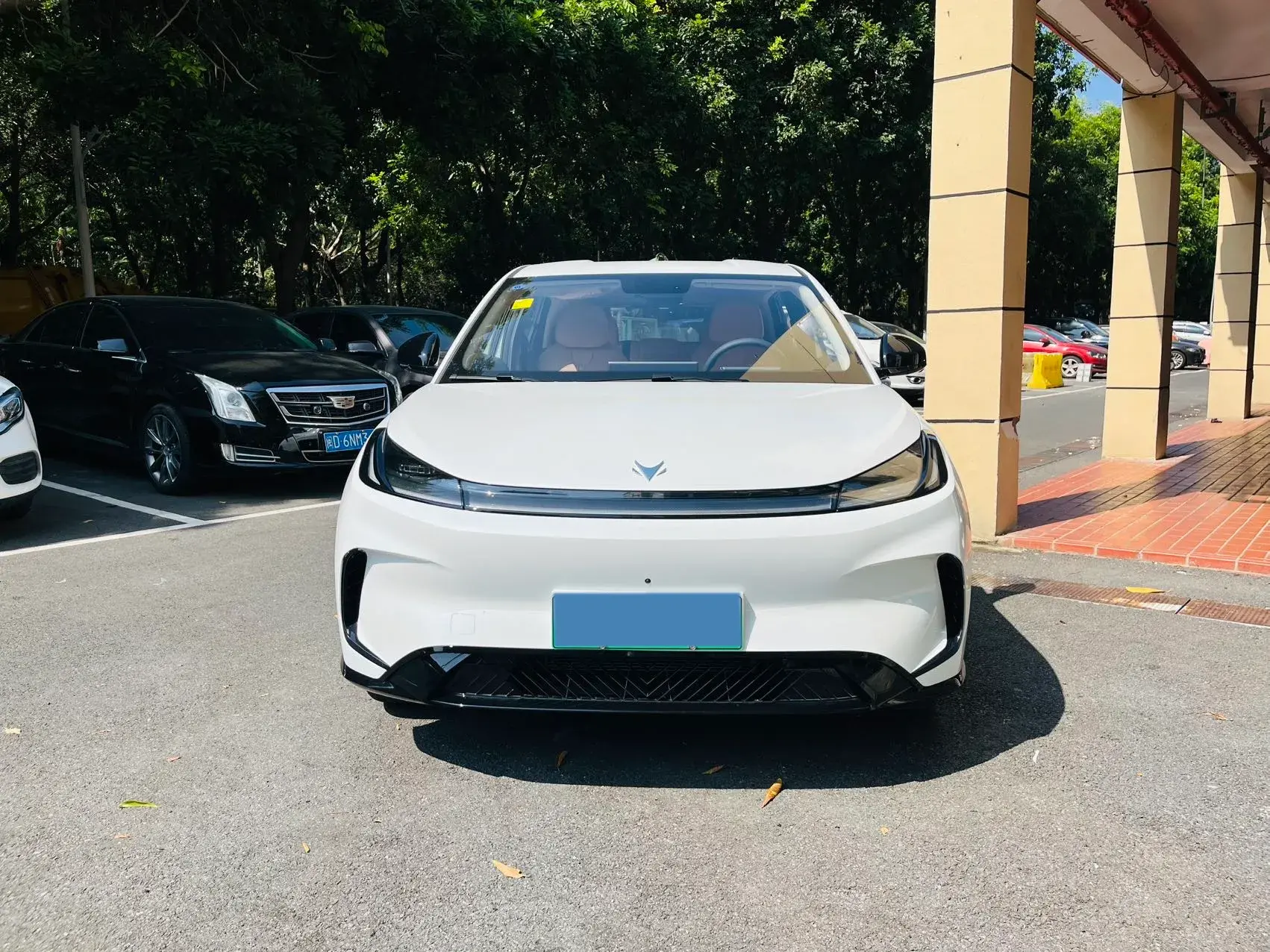 2025 ARCFOX T1 thumbnail 2