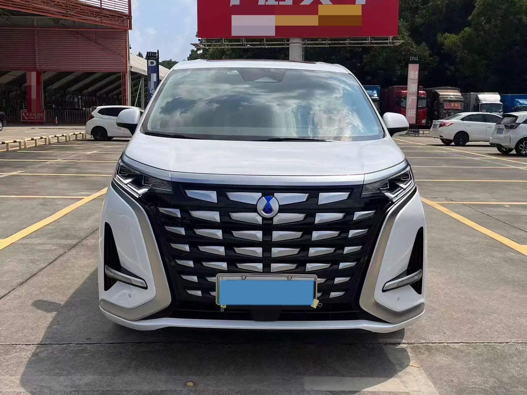 2022 DENZA D9 thumbnail 3